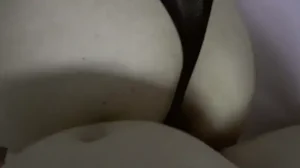 Japonesa casada de lingerie preto, levando metida na buceta